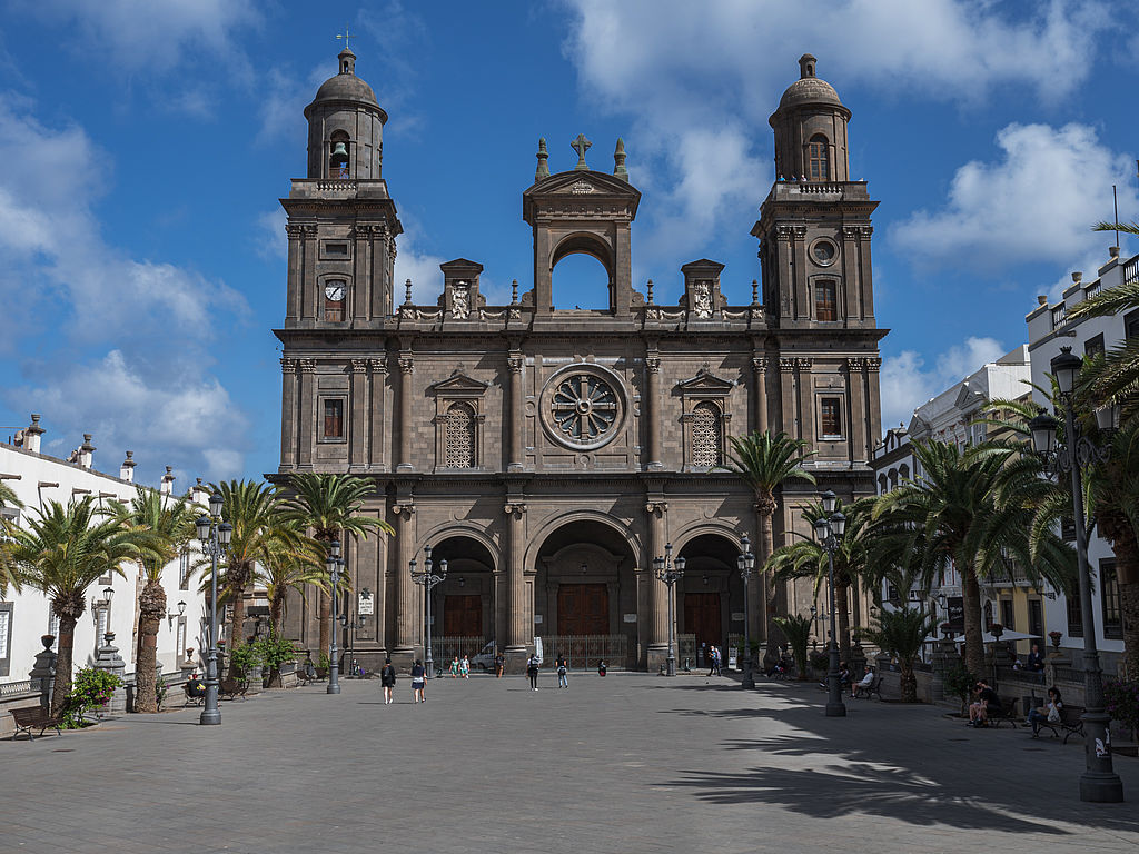 Cathedral and Plaza de Santa Ana.