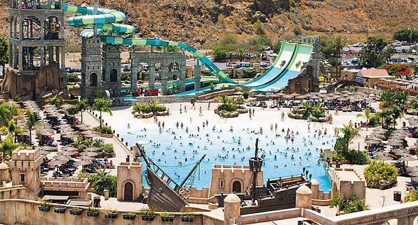 Imagen aérea de piscina en Aqualand Maspalomas