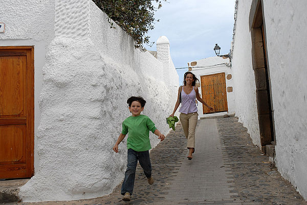 Corriendo por las calles del barrio de San Juan en Telde, Gran Canaria