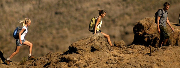 Hikers en route to Roque Nublo