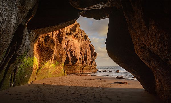 Cueva marina en la playa de Taurito