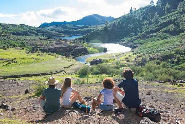 Amigos descansando en la Presa de Las Niñas, Gran Canaria