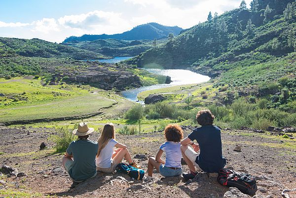 Amigos descansando en la Presa de Las Niñas, Gran Canaria