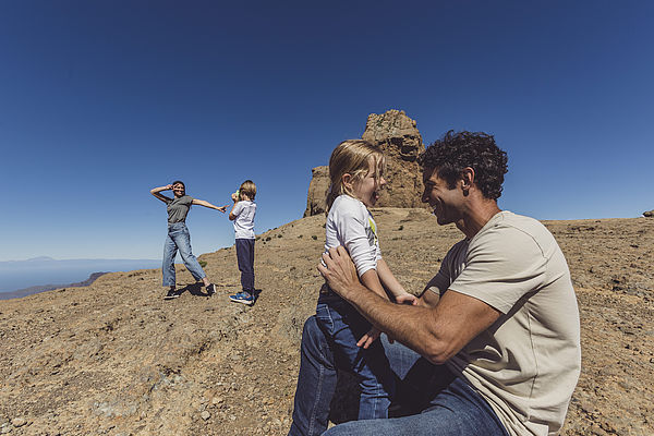 Rato divertido en el Roque Nublo con la familia