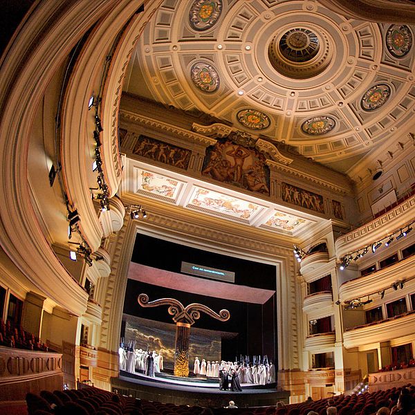 Podium en balkon van het theater Pérez Galdós