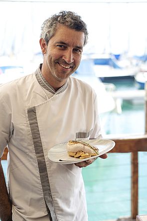 El chef Rafael Bueno en su restaurante Embarcadero