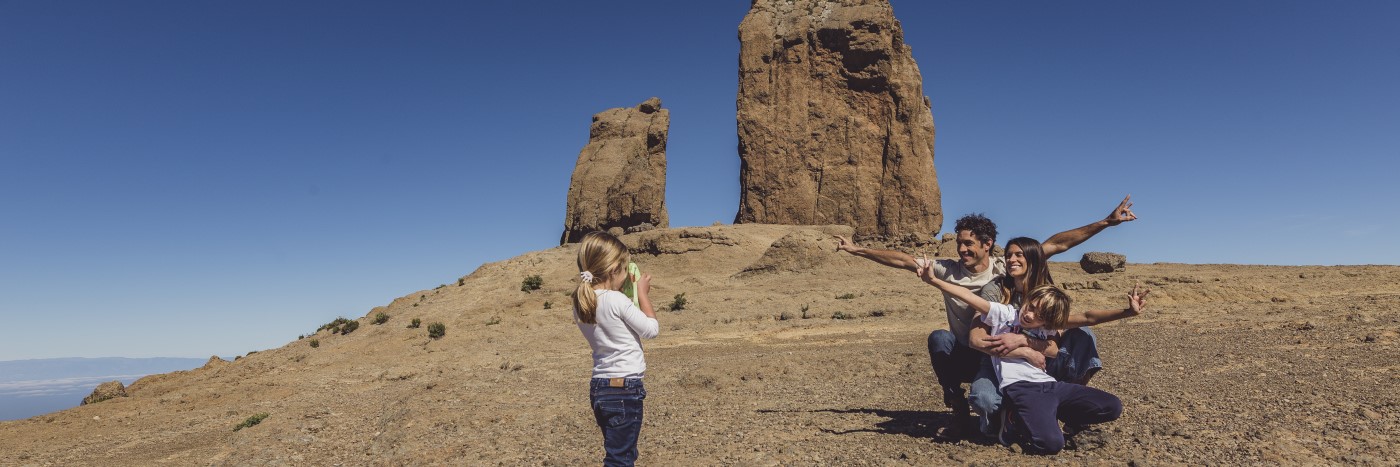 Disfrutando en familia del Roque Nublo en Gran Canaria