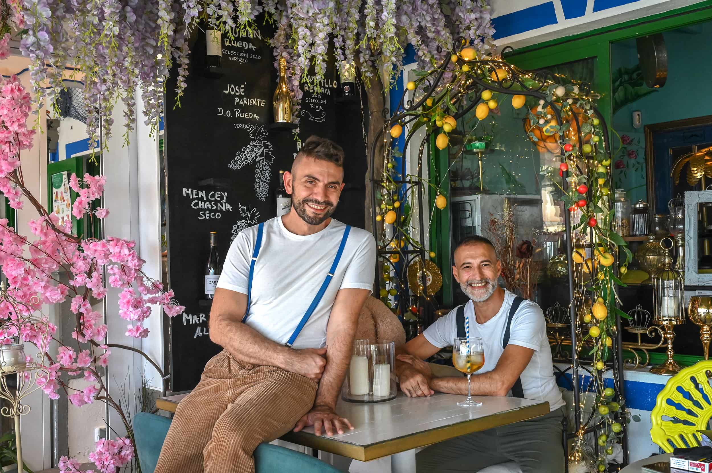 Mauro y Carmelo en su restaurante Mi Vida