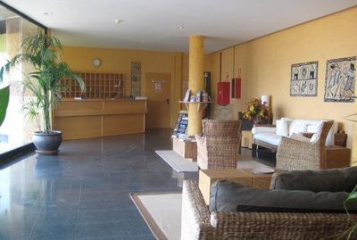 Apartamentos Amadores Beach