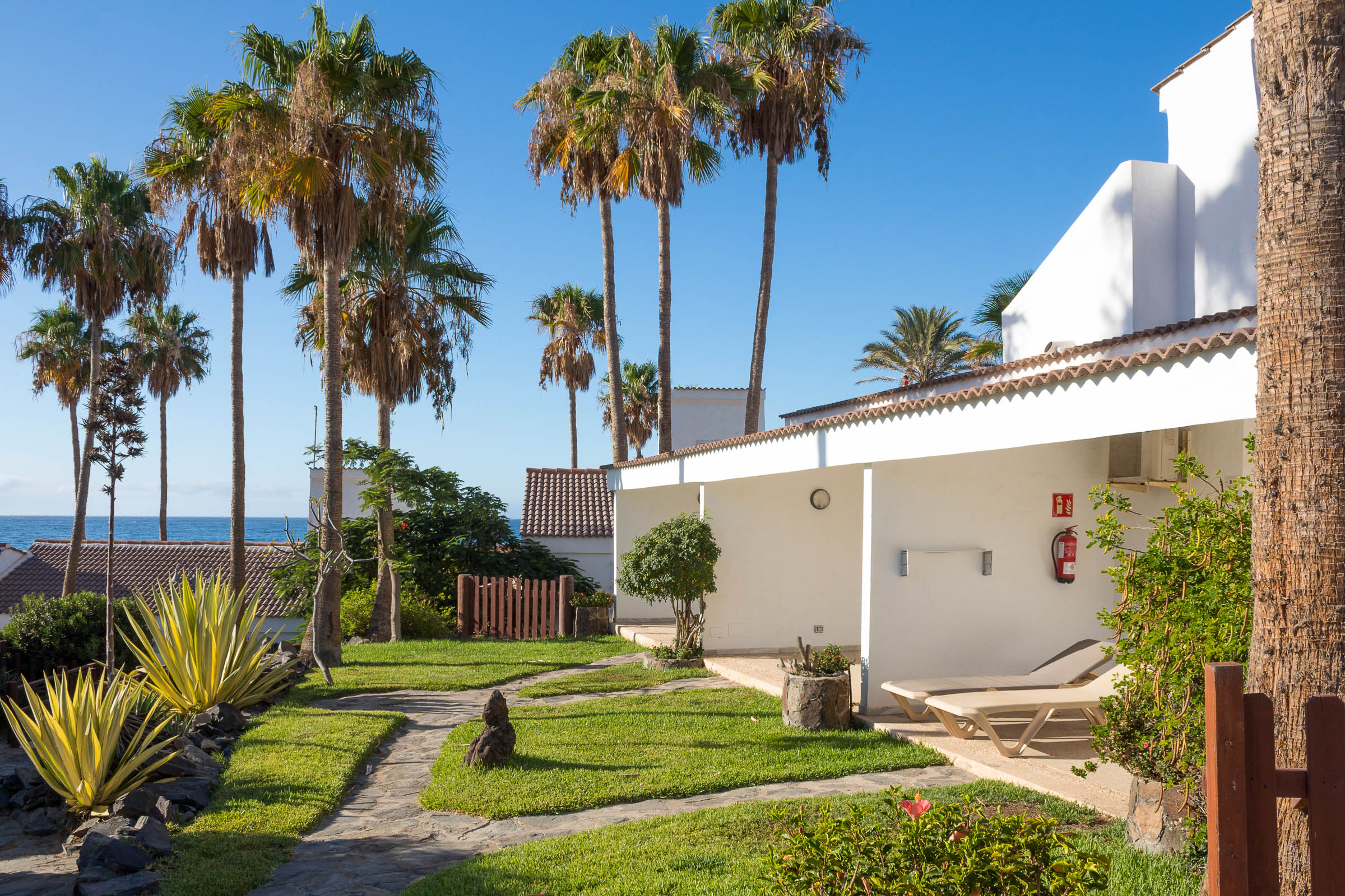 Bungalows Side Shore