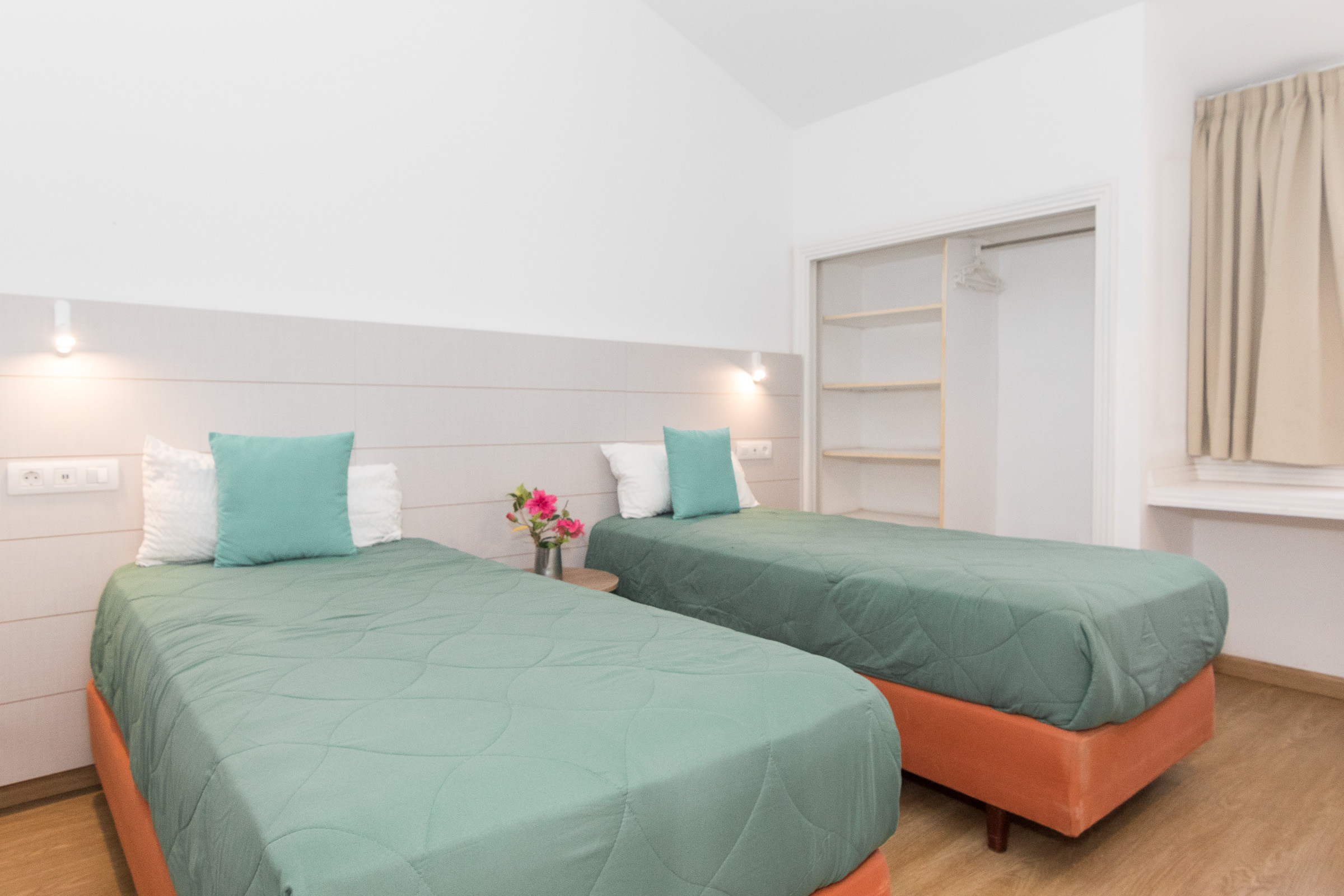 Bungalows Side Shore