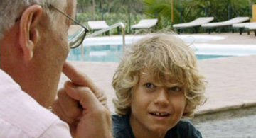 Två barn lyssnar på Gran Canarias hemlighet