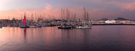 Coucher de soleil sur le quai du port de plaisance de Las Palmas de Gran Canaria