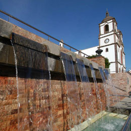 Kirche und Brunnen in Ingenio