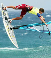 Praticando windsurf em Pozo Izquierdo