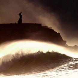 Las Palmas de Gran Canaria with the statue of Atlantis in the background