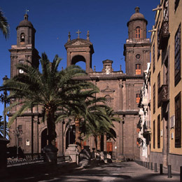 Views of the Plaza Santa Ana and Cathedral of the Canaries