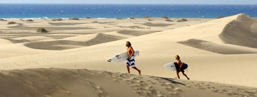 Vater und Sohn in den Dünen von Maspalomas