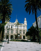 Plaza de Cairasco mit dem Literarischen Kabinett im Hintergrund