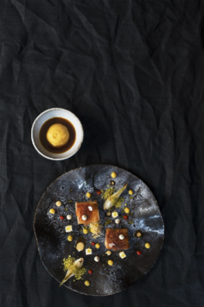 Cochinillo Negro asado con naranja, soja y cebolla de Gáldar