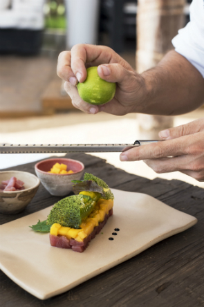 Tartar de atún rojo, mango y aguacate