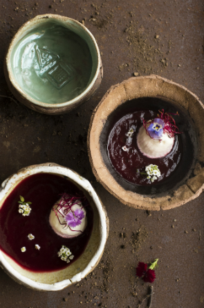 Crema fría de beterrada con espuma de queso de Artenara y aceite de oliva de las Tirajanas