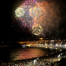 Nacht des Heiligen Johannes, San Juan, an der Playa de Las Canteras