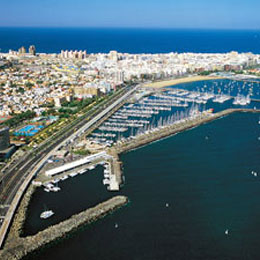 Flygfoto över Avenida Marítima och Marinan i Las Palmas de Gran Canaria