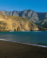 Stranden Las Nieves, med Roque Partido i bakgrunden