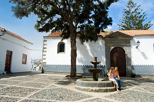 A couple in the district of San Francisco, Telde