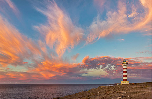 Sonnenuntergang am Leuchtturm von Sardina del Norte