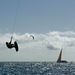 Kitesurfen vor der Küste von Gran Canaria