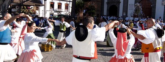 Grandi e piccini si divertono durante le Feste del Pino