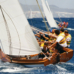 Un gruppo pratica la Vela Latina Canaria