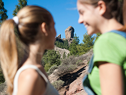 A couple looking at views of the summit of Gran Canaria