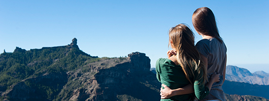 A couple looking at views of the summit of Gran Canaria