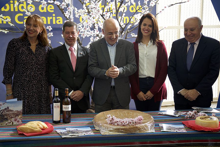 Tejeda celebra la floración de los almendros con una fiesta cargada de canariedad y tradiciones